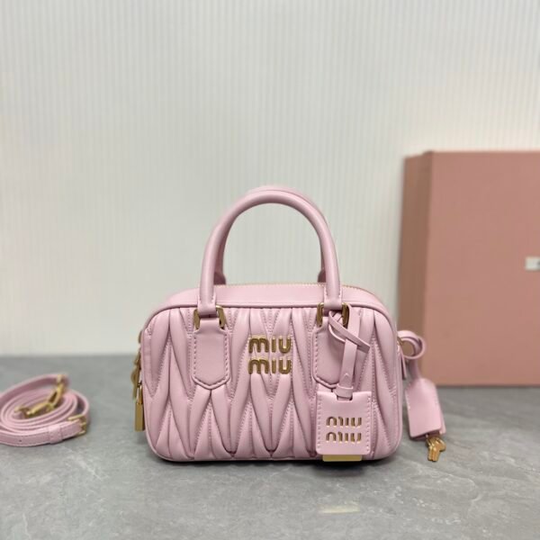 Size: 19X13X6CM
