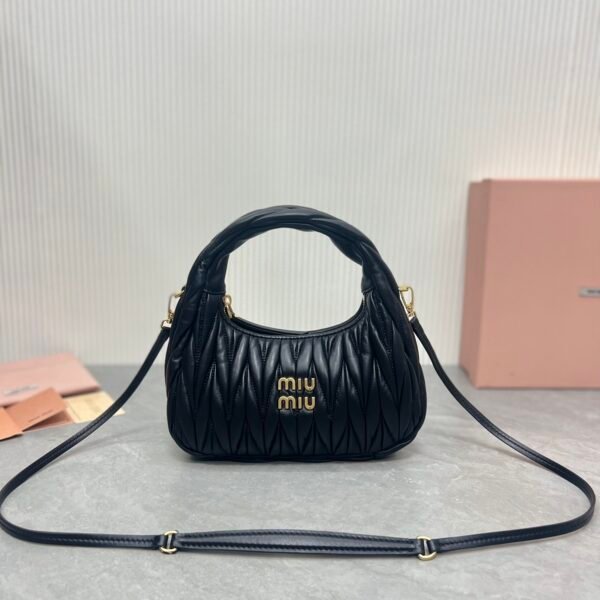 Size: 23×13×7cm