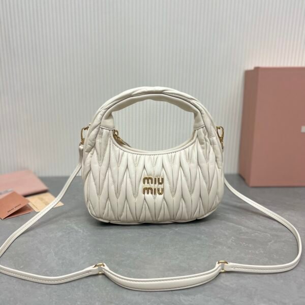 Size: 23×13×7cm