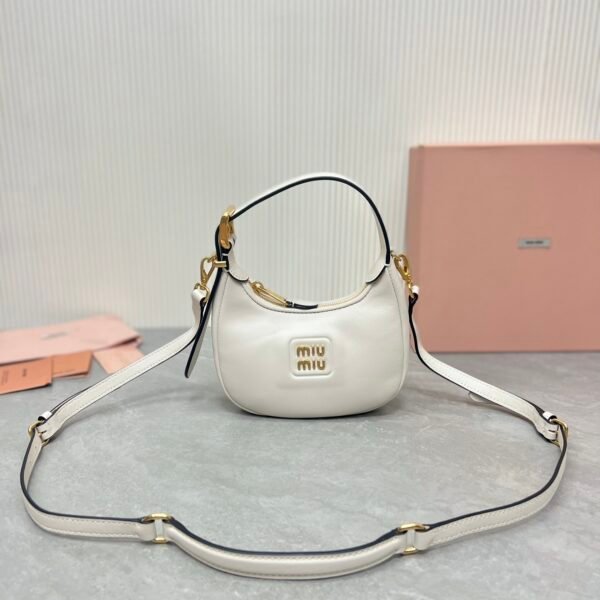 Size 17X15.5X5.5Cm