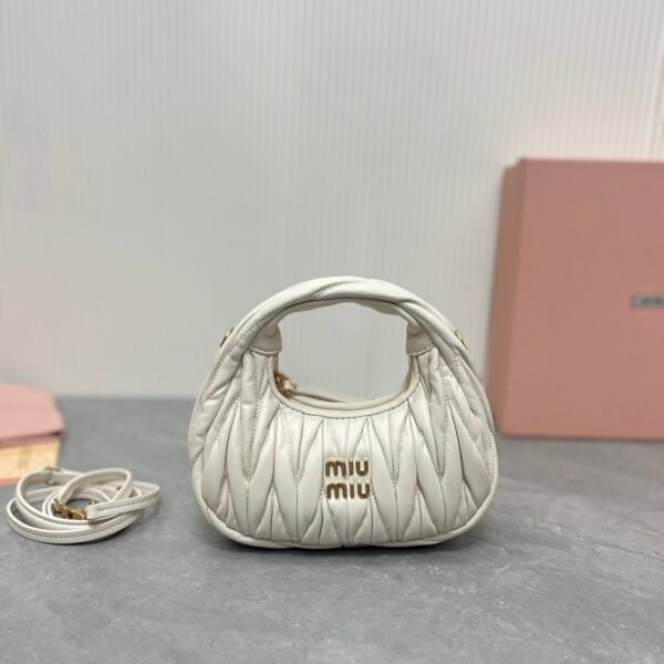 Size: 18X10X6cm
