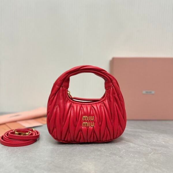Size: 18X10X6cm