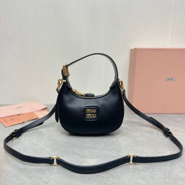Size 17X15.5X5.5Cm