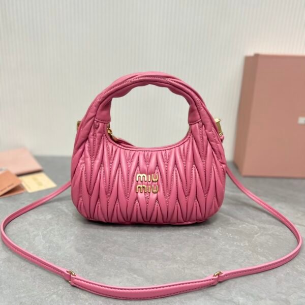 Size: 23×13×7cm