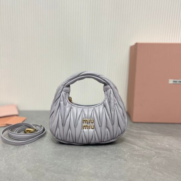 Size: 18X10X6cm
