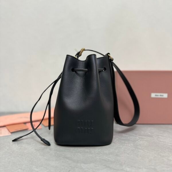 Size: 16x14x23cm