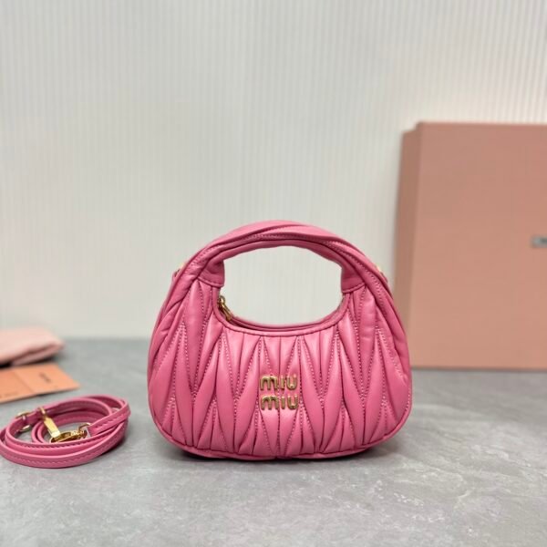 Size: 18X10X6cm