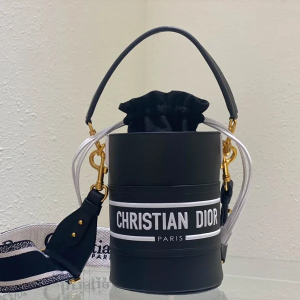 Black Cowhide Bucket Bag Size: 22cmx16cm.