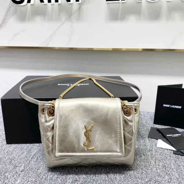 Lambskin Size：18x13x6cm Code：672838