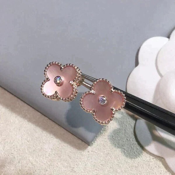 [ELANLUXE]CLOVER MEDIUM 1 MOTIFS  PINK MOP DIAMOND EARRINGS