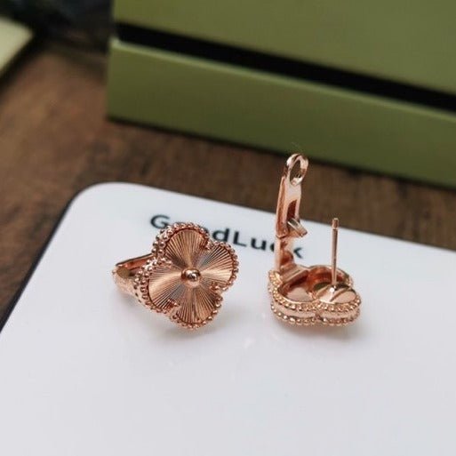[ELANLUXE]CLOVER MEDIUM STUD EARRINGS