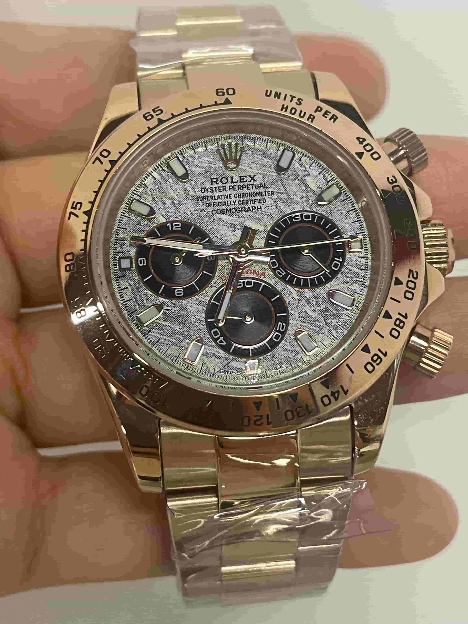 c3691b629730dd6f9d537304f3b4f911 Automatic Watch for Men 40mm R107